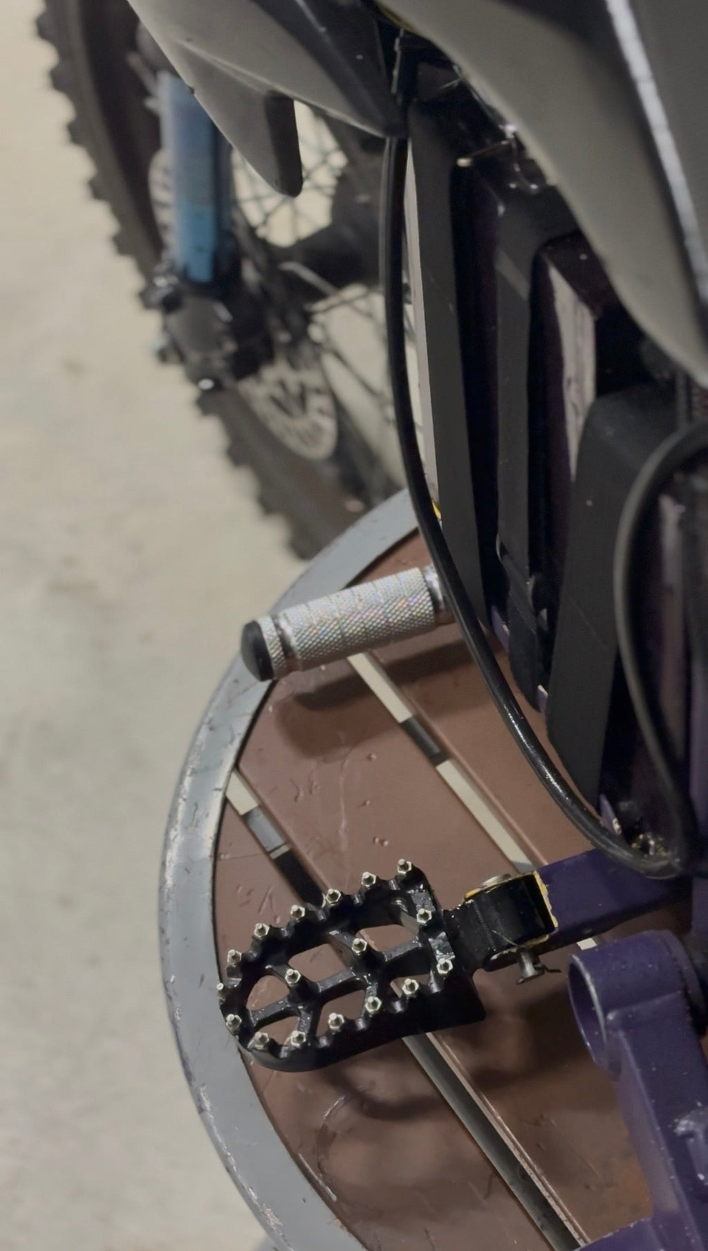 Bolt on Razor Footlock