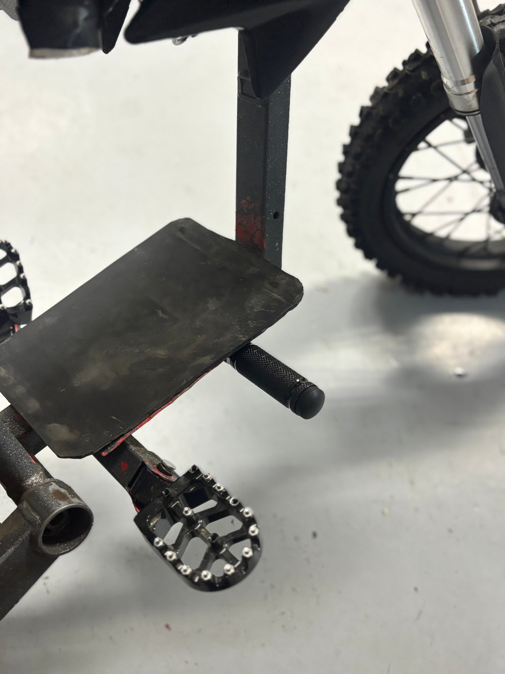 Bolt on Razor Footlock